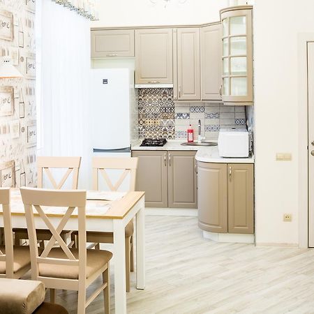 Leogrand Vip Apartments On Udatnogo 4 利沃夫 外观 照片
